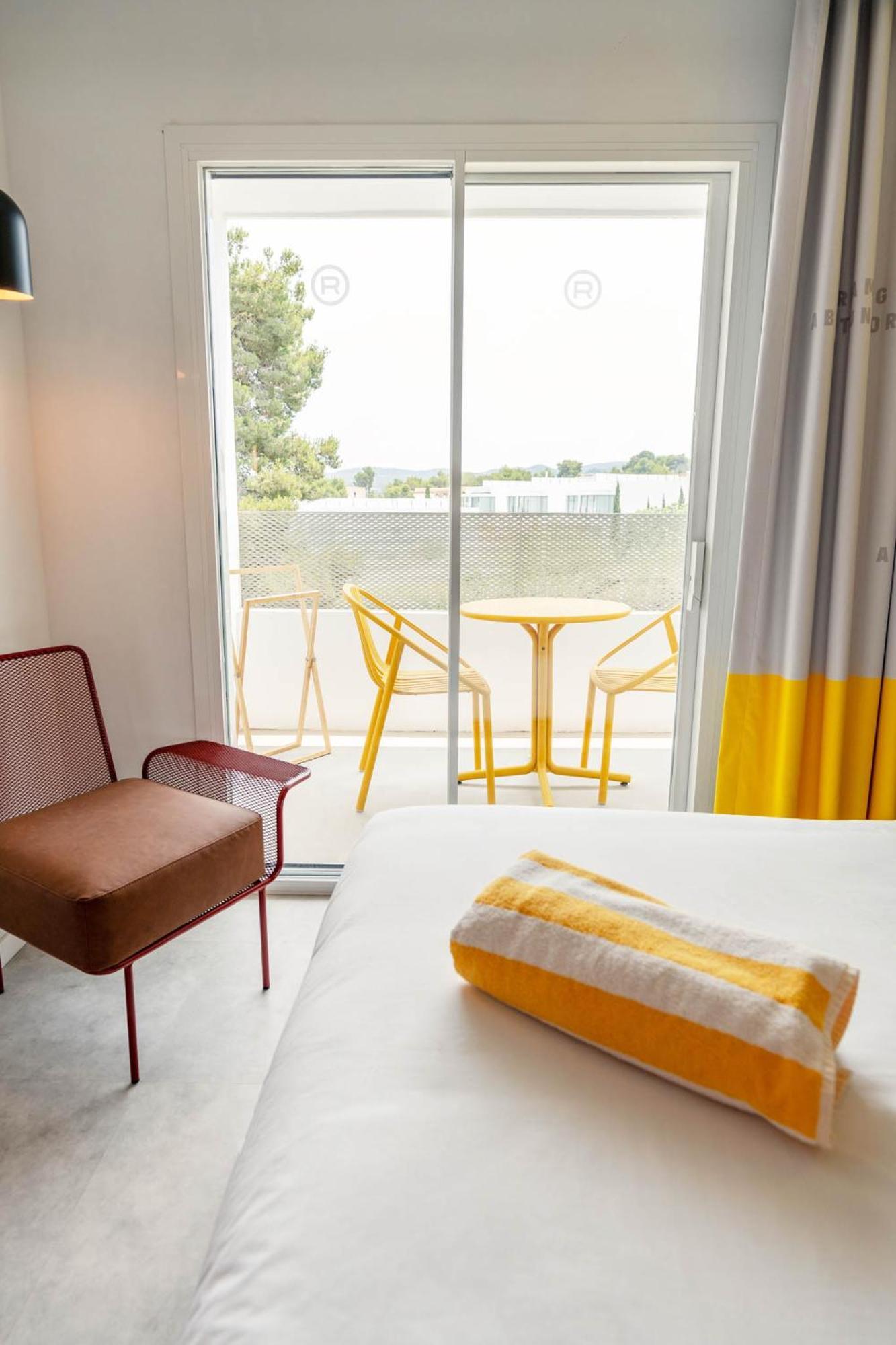 Ryans Lolas - Adults Only San Antonio Abad