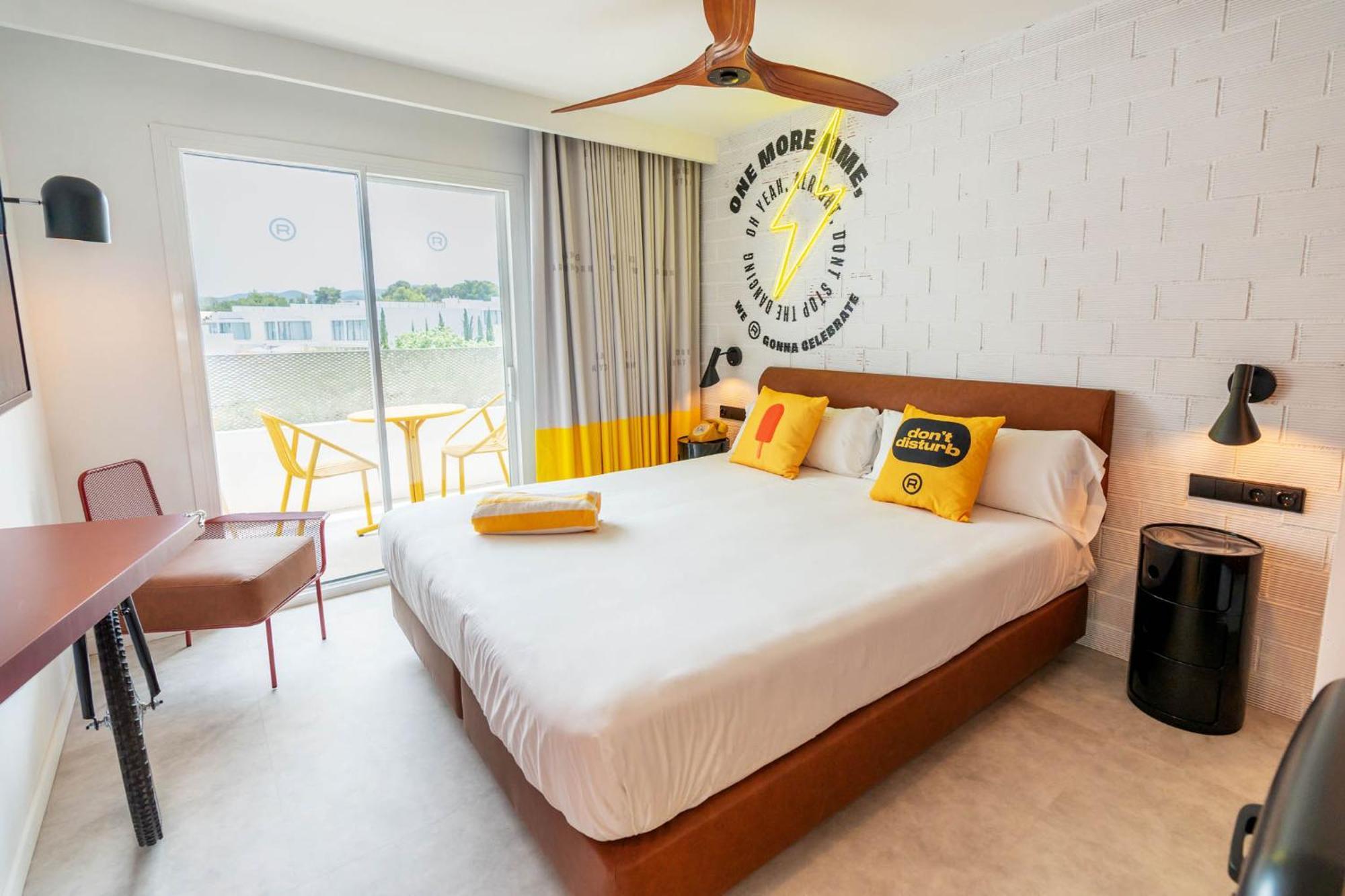 Ryans Lolas - Adults Only 4* San Antonio Abad